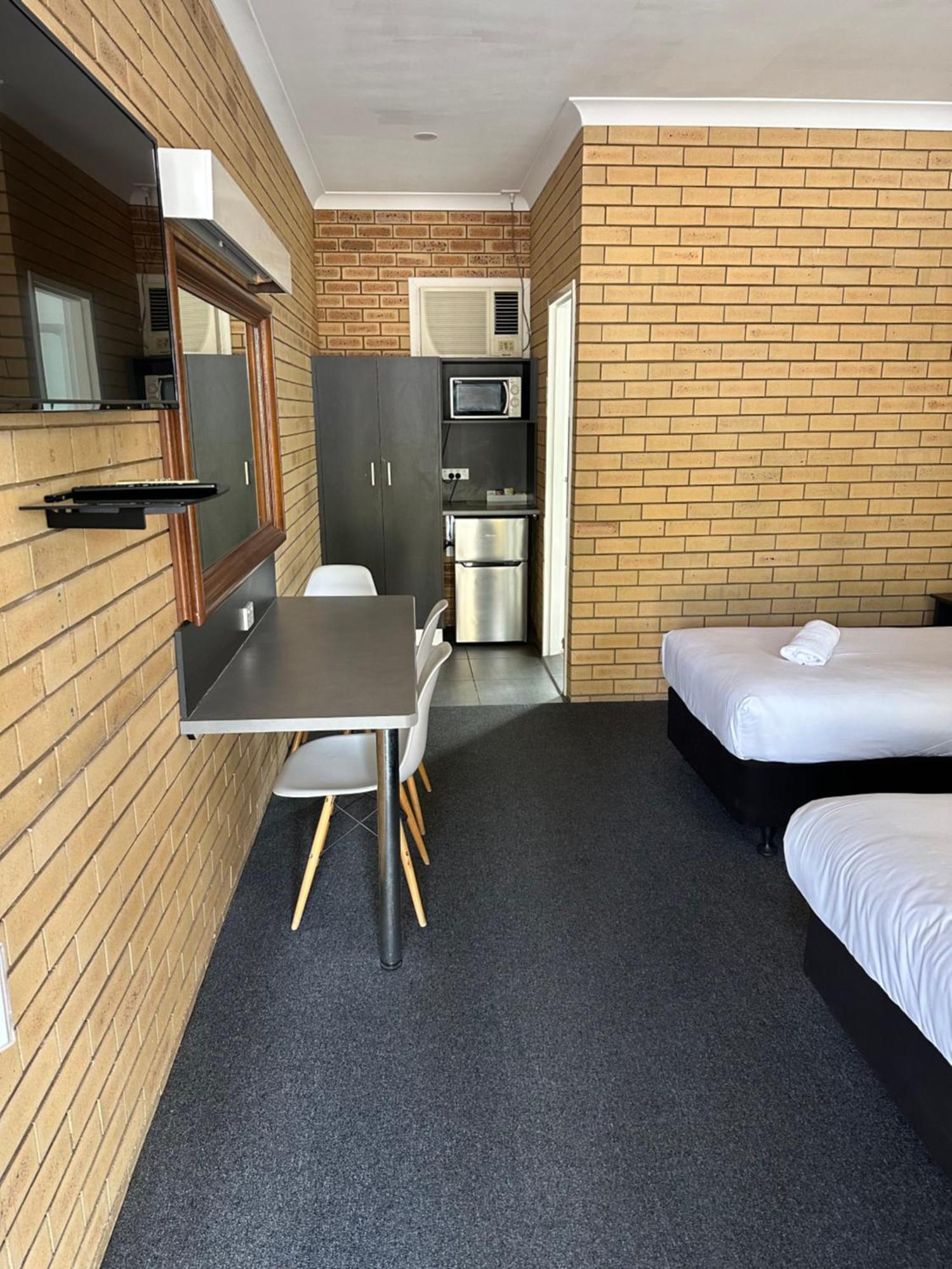 Blue Violet Motor Inn Toowoomba Bagian luar foto
