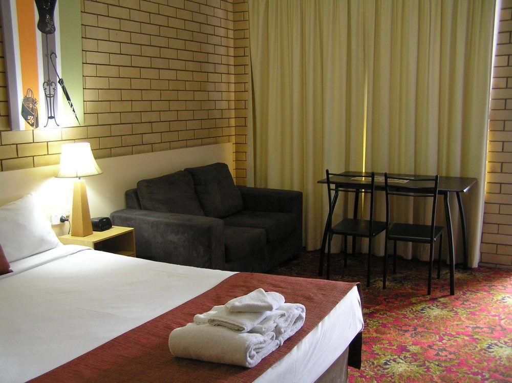 Blue Violet Motor Inn Toowoomba Bagian luar foto