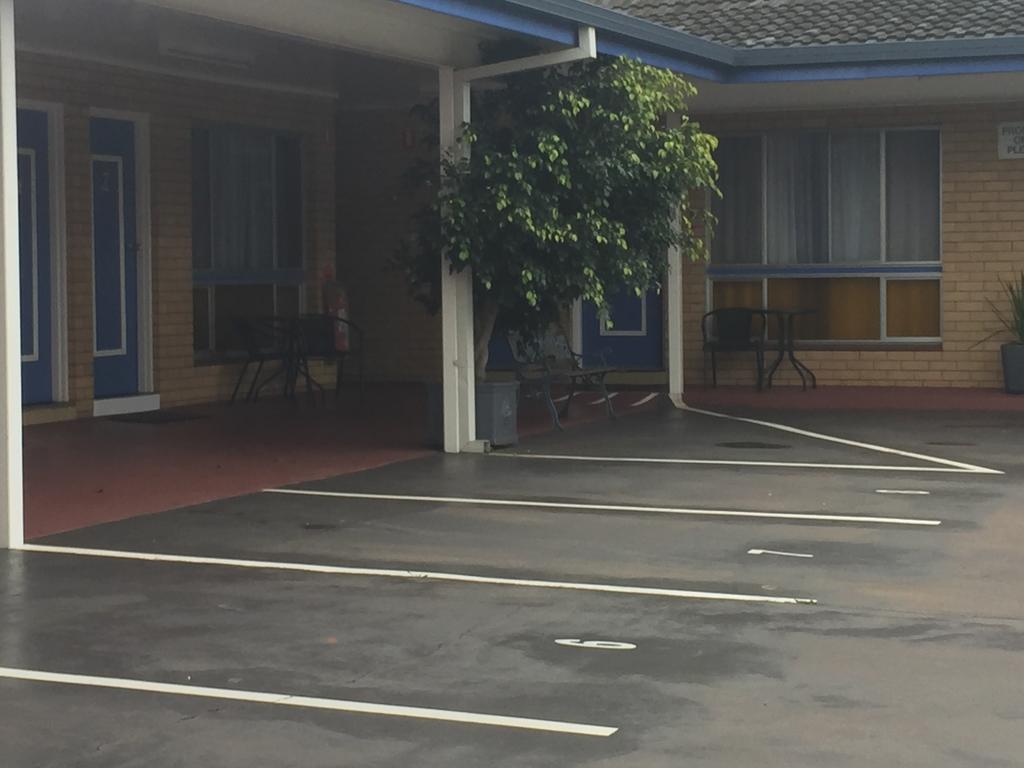 Blue Violet Motor Inn Toowoomba Bagian luar foto