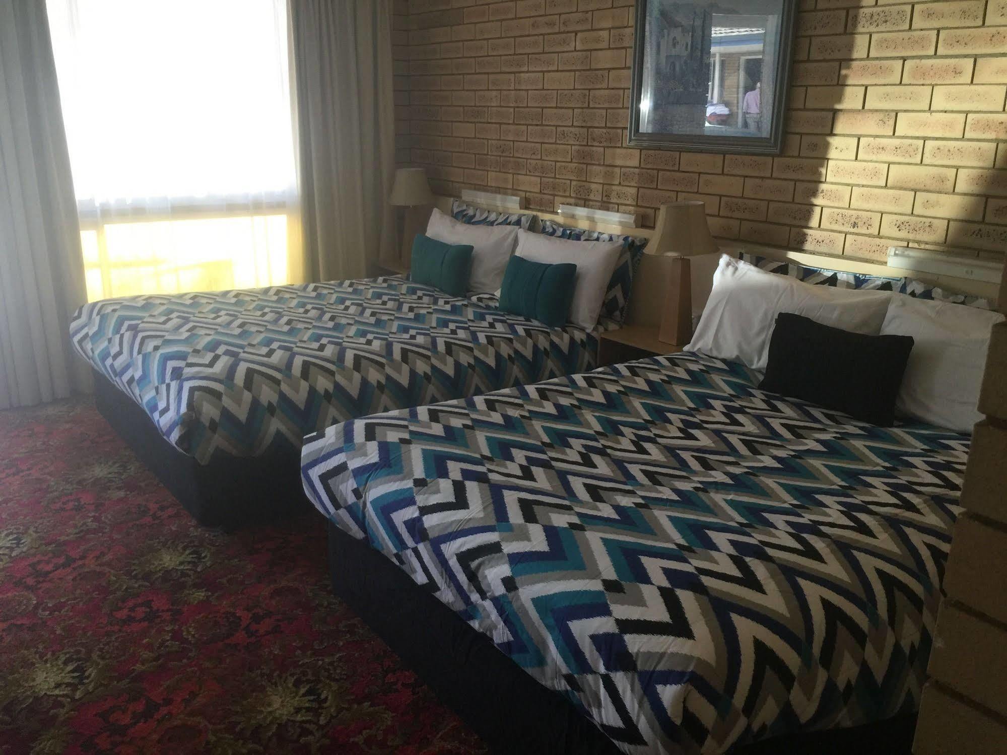 Blue Violet Motor Inn Toowoomba Bagian luar foto