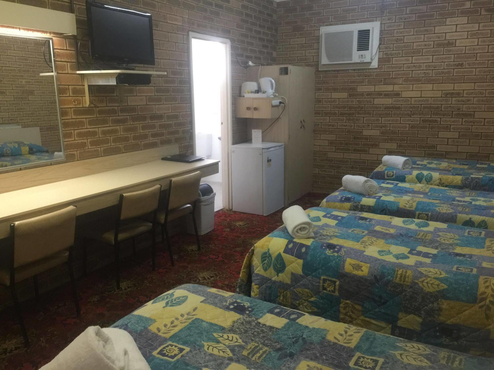 Blue Violet Motor Inn Toowoomba Bagian luar foto